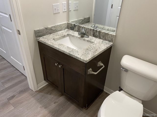 4156 SECLUDED PINES DR, Sterling Heights, MI 48314