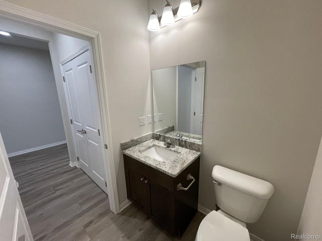 4156 SECLUDED PINES DR, Sterling Heights, MI 48314