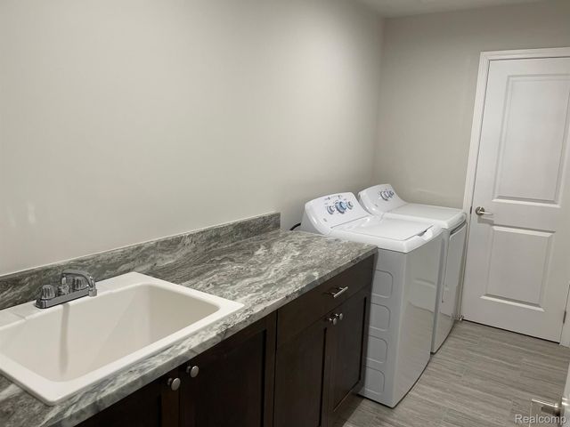 4156 SECLUDED PINES DR, Sterling Heights, MI 48314