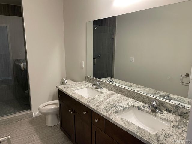 4156 SECLUDED PINES DR, Sterling Heights, MI 48314