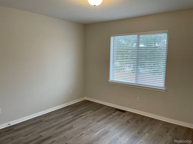 4156 SECLUDED PINES DR, Sterling Heights, MI 48314