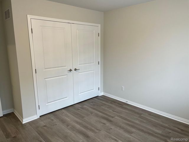 4156 SECLUDED PINES DR, Sterling Heights, MI 48314