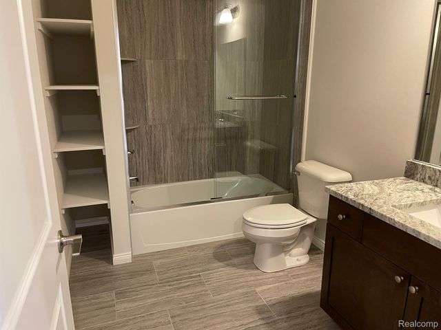 4156 SECLUDED PINES DR, Sterling Heights, MI 48314