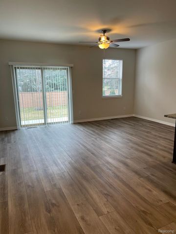 4156 SECLUDED PINES DR, Sterling Heights, MI 48314