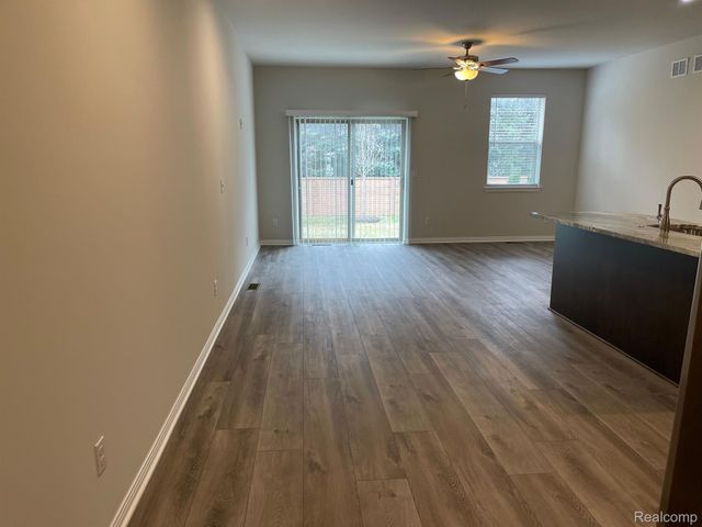 4156 SECLUDED PINES DR, Sterling Heights, MI 48314