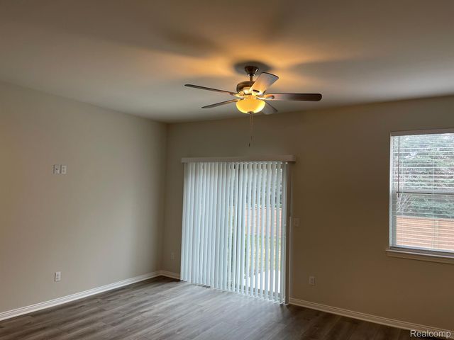 4156 SECLUDED PINES DR, Sterling Heights, MI 48314