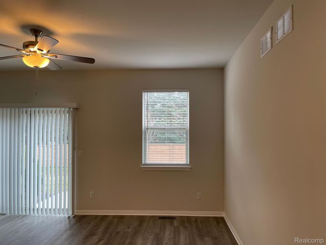 4156 SECLUDED PINES DR, Sterling Heights, MI 48314