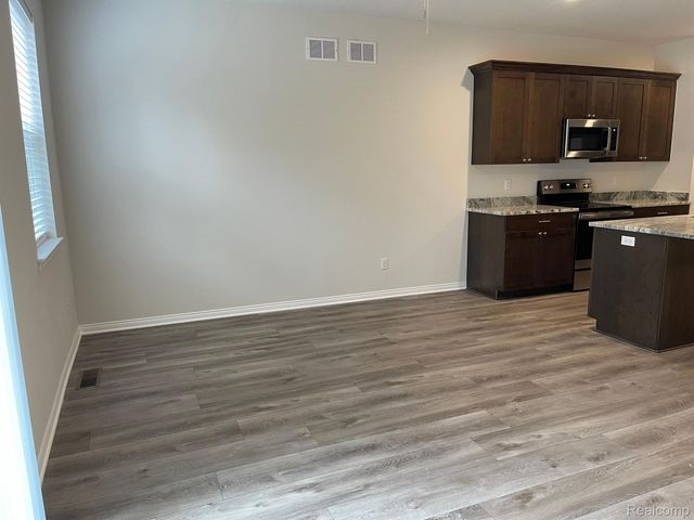 4156 SECLUDED PINES DR, Sterling Heights, MI 48314