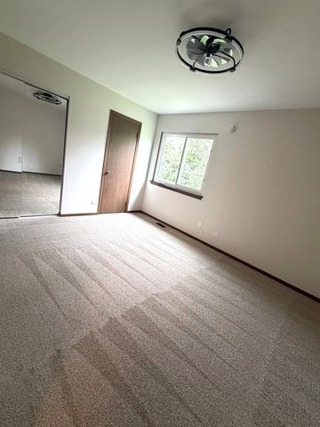 31 BUCKINGHAM Lane 31, Buffalo Grove, IL 60089