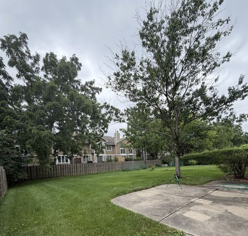 31 BUCKINGHAM Lane 31, Buffalo Grove, IL 60089