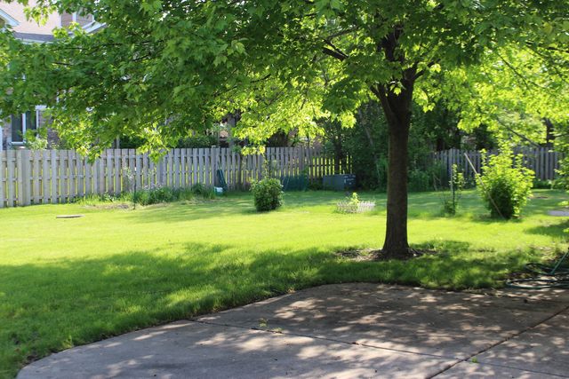 31 BUCKINGHAM Lane 31, Buffalo Grove, IL 60089