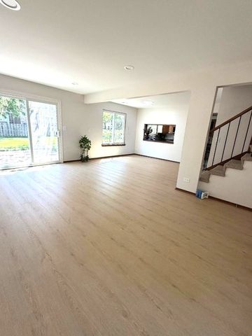 31 BUCKINGHAM Lane 31, Buffalo Grove, IL 60089