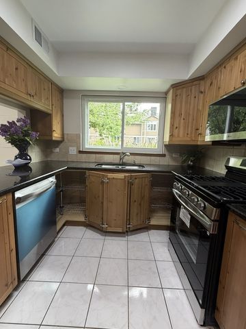 31 BUCKINGHAM Lane 31, Buffalo Grove, IL 60089