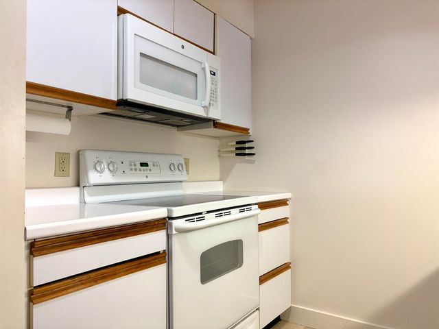 53 Lyme Rd Apt 5, Hanover, NH 03755