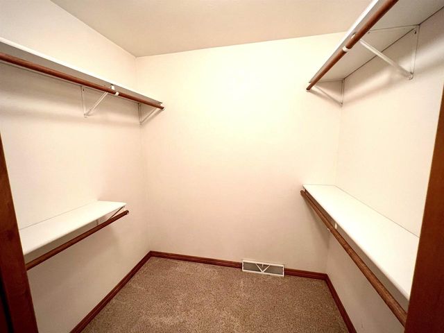 2039 MEADOW LINKS DRIVE, New Franken, WI 54229