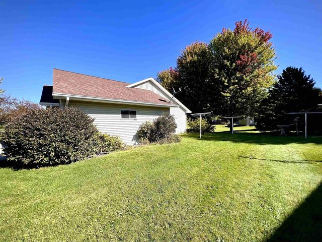 2039 MEADOW LINKS DRIVE, New Franken, WI 54229