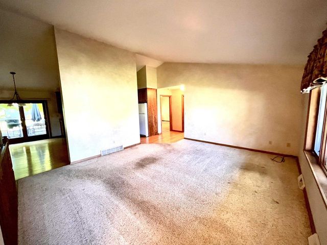 2039 MEADOW LINKS DRIVE, New Franken, WI 54229
