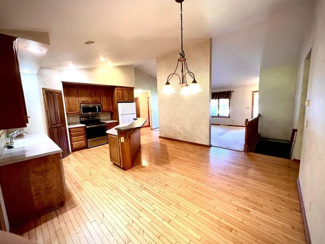 2039 MEADOW LINKS DRIVE, New Franken, WI 54229