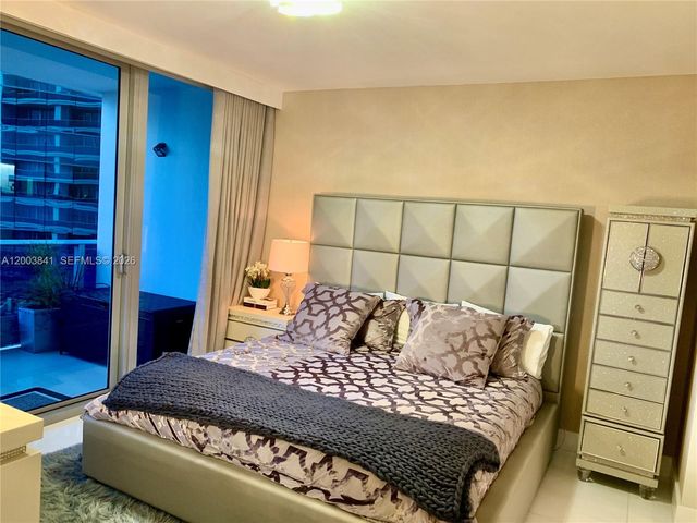 200 Biscayne Boulevard Way 4011, Miami, FL 33131