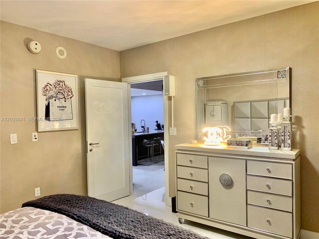 200 Biscayne Boulevard Way 4011, Miami, FL 33131