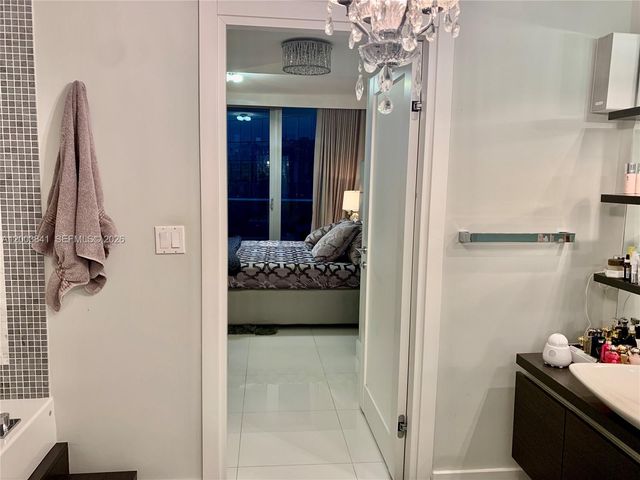 200 Biscayne Boulevard Way 4011, Miami, FL 33131