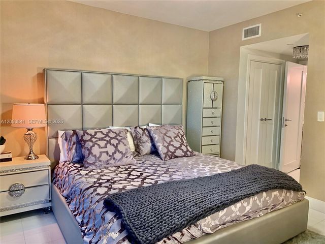 200 Biscayne Boulevard Way 4011, Miami, FL 33131