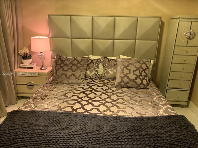 200 Biscayne Boulevard Way 4011, Miami, FL 33131