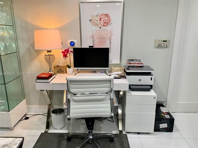 200 Biscayne Boulevard Way 4011, Miami, FL 33131