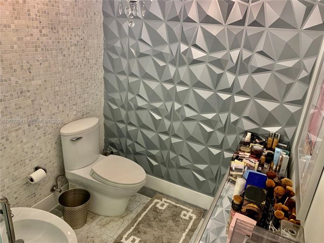 200 Biscayne Boulevard Way 4011, Miami, FL 33131