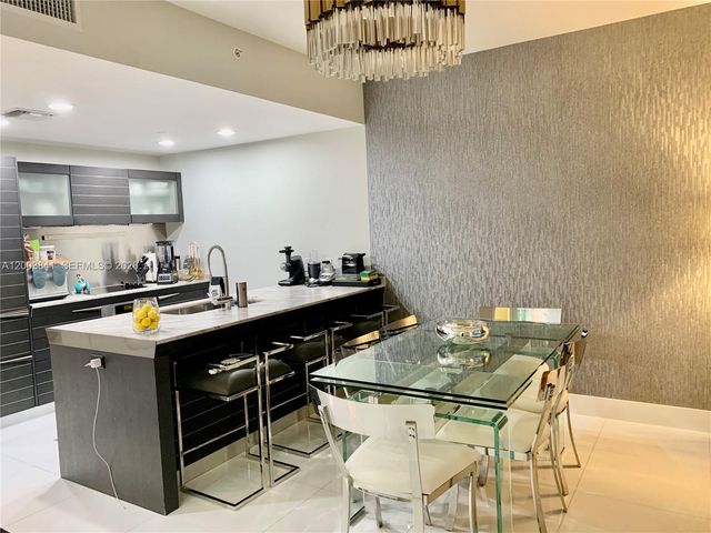 200 Biscayne Boulevard Way 4011, Miami, FL 33131