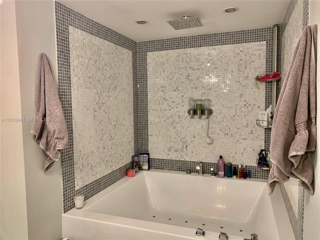 200 Biscayne Boulevard Way 4011, Miami, FL 33131