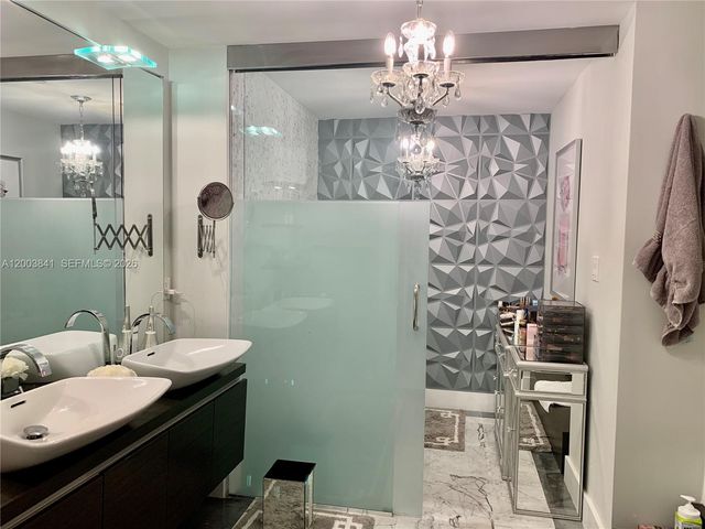 200 Biscayne Boulevard Way 4011, Miami, FL 33131