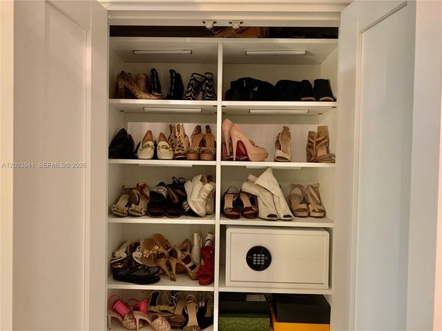 200 Biscayne Boulevard Way 4011, Miami, FL 33131