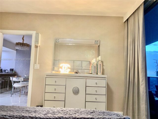 200 Biscayne Boulevard Way 4011, Miami, FL 33131