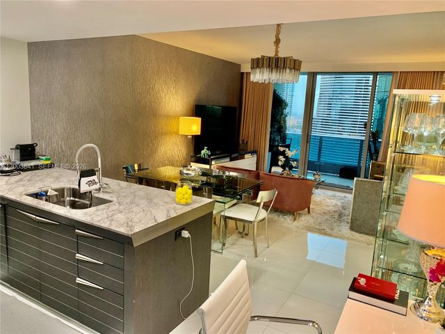 200 Biscayne Boulevard Way 4011, Miami, FL 33131