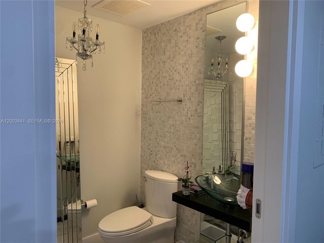 200 Biscayne Boulevard Way 4011, Miami, FL 33131