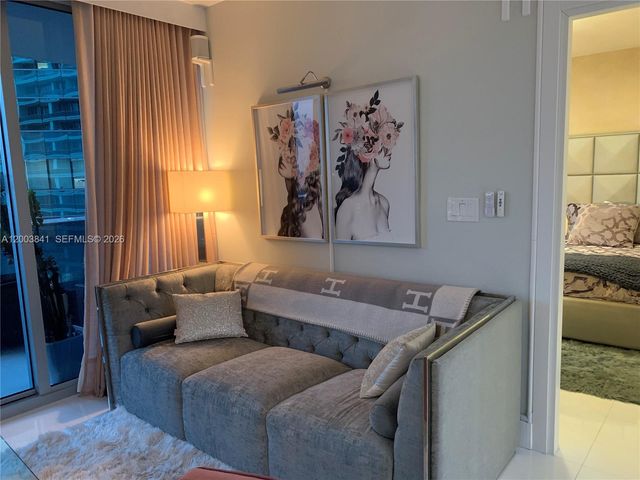 200 Biscayne Boulevard Way 4011, Miami, FL 33131