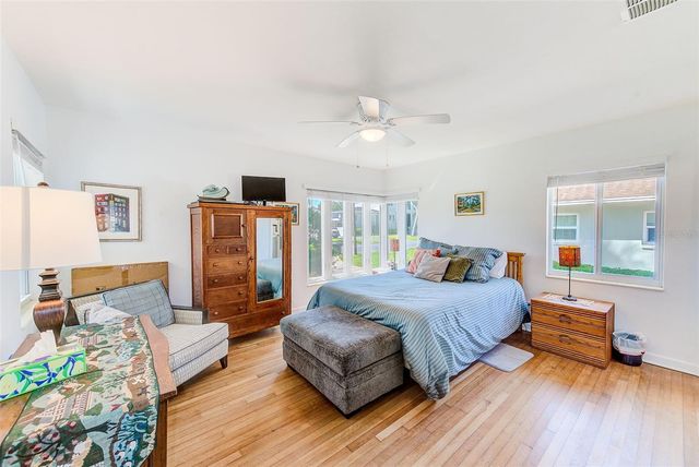 240-242 MATEO WAY NE, St Petersburg, FL 33704