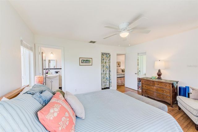 240-242 MATEO WAY NE, St Petersburg, FL 33704