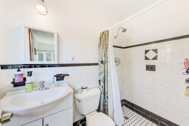 240-242 MATEO WAY NE, St Petersburg, FL 33704