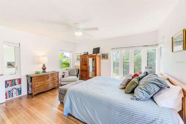 240-242 MATEO WAY NE, St Petersburg, FL 33704