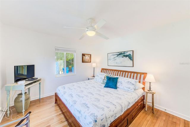 240-242 MATEO WAY NE, St Petersburg, FL 33704