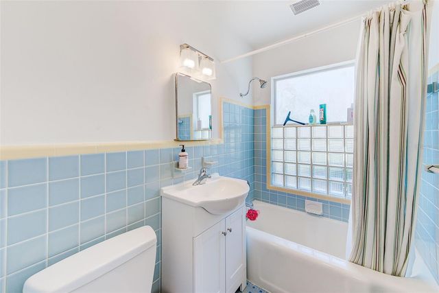 240-242 MATEO WAY NE, St Petersburg, FL 33704