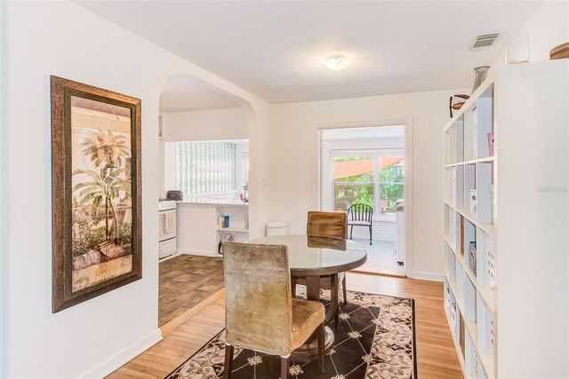 240-242 MATEO WAY NE, St Petersburg, FL 33704