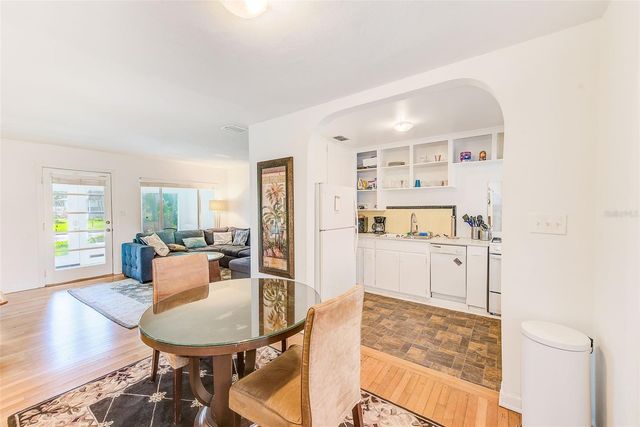 240-242 MATEO WAY NE, St Petersburg, FL 33704