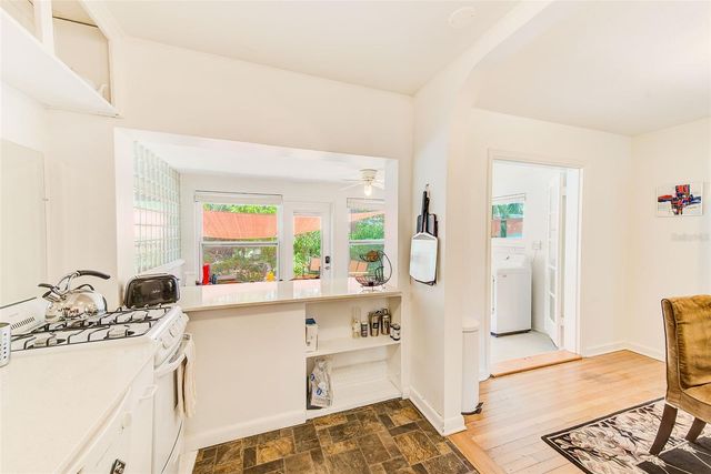 240-242 MATEO WAY NE, St Petersburg, FL 33704