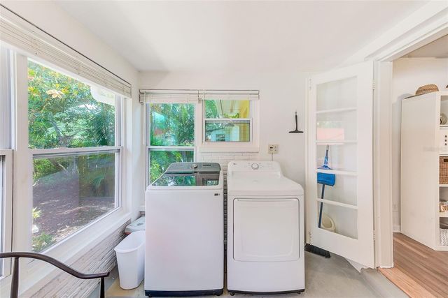 240-242 MATEO WAY NE, St Petersburg, FL 33704