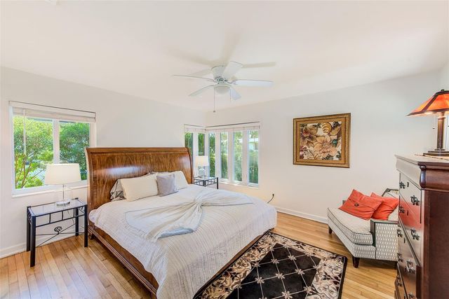 240-242 MATEO WAY NE, St Petersburg, FL 33704