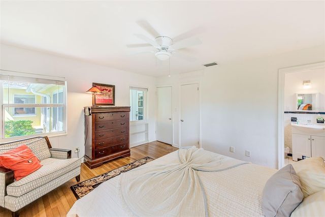 240-242 MATEO WAY NE, St Petersburg, FL 33704