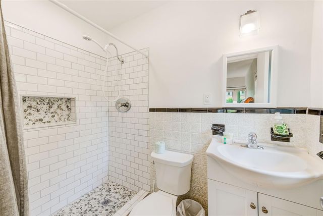 240-242 MATEO WAY NE, St Petersburg, FL 33704